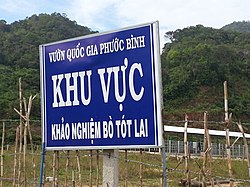 Road sign leading to Bác Ái District