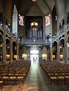Interior de la iglesia de Saint-Jean-de-Montmartre.