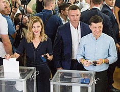 ウクライナ最高議会選挙。夫のウォロディミル・ゼレンスキーと（2019年7月21日）。