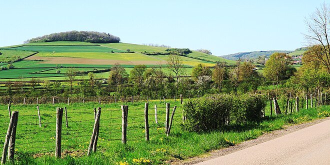 Le mont Rond et Fontangy (à droite).