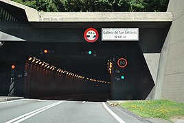 Indkørsel til tunnel fra syd (Ariola)