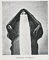 Femme voilée en Egypte (1906)