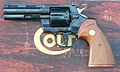 Pistolium Colt Python .357 Magnum, sclopetum revolvens manuale.