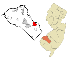 Map of Williamstown highlighted within Gloucester County. Right: Location of Gloucester County in New Jersey.