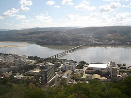 Ponte Florentino Avidos sobre o rio Doce