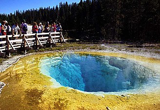 Morning Glory Pool zingira