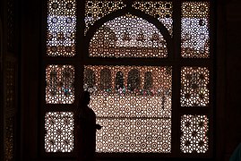 Tumba de Salim Chishti (en Fatehpur Sikri), que muestra los patrones geométricos islámicos desarrollados en el Asia occidental