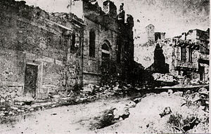 1912'de Birinci Balkan Savaşı sırasında Balkanlardan göçen muhacirler (üstte) ve 1918'de Erzurum'da Ermeni çetelerin Türkleri içine doldurarak yaktıkları bir konak (altta).