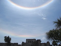 Umschriebener Halo und Zirkumhorizontalbogen in Tulum (Mexiko) am 21. Mai 2008