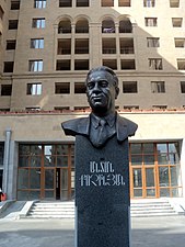 Անտոն Քոչինյանի կիսանդրի (Երևան)