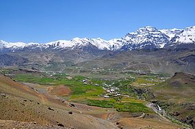 Vista de Dras e da serrra de Tololing