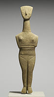 キクラデス期の女性小立像、紀元前2500-2400年頃、高さ41.5cm