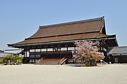 中世以降、昭和天皇まで歴代天皇の即位礼を行った京都御所・紫宸殿