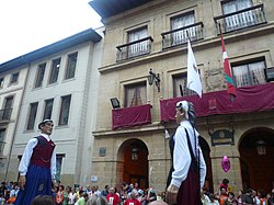 Madalenas de 2007 en a Plaza Mayor, debant d'a casa d'a villa.