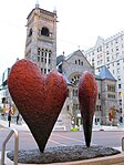 Twin 6' Hearts, 1999, framför Musée des beaux-arts de Montreal i Kanada.