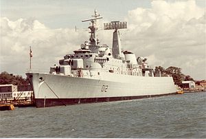 HMS Kent (D12) i Portsmouth, 1988.