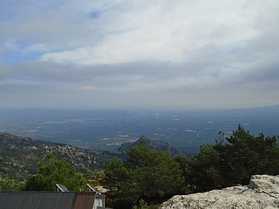 Vistes de la vall de l'Ebre des del mirador del cim