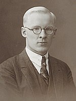 Oskar Loorits (1900 Kõpu – 1961 Uppsala) észt néprajzkutató, az észt tudományos akadémia tagja, aki lív énekeket és meséket gyűjtött.