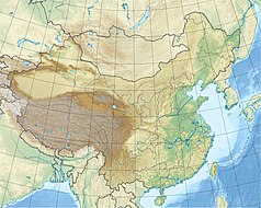 Mapa konturowa Chin, blisko centrum na prawo znajduje się punkt z opisem „miejsce bitwy”