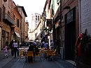 Via Mazzini, amb la catedral al fons.