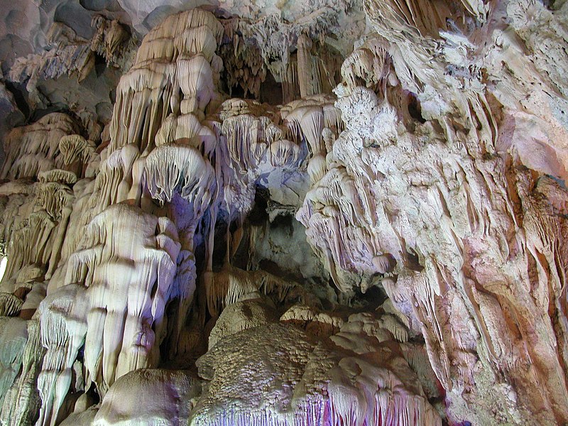 File:Ha Long bay Thien Cung cave.JPG