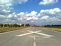 La piste de l'ancien aéroport à l'intérieur du parc