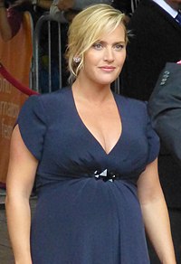 Una embarazada Kate Winslet posa para la cámara.
