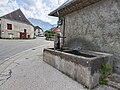 Le lavoir près de l'église et une partie du village