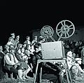 1930s: Camperols, d'un petit poble prop d'Ankara veuen una pel·lícula organitzat per la Halkevi de la capital turca.
