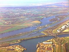 panorama devant un canal.