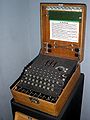 בשנת 1918 ארתור שרביוס ממציא את הגרסה הראשונית של מכונת ההצפנה האניגמה
