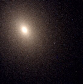Изображение M 32, полученное с помощью телескопа Хаббл