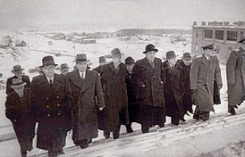 Чхвё Ён Гон (второй слева) в составе северокорейской правительственной делегации. Москва, март 1949 года
