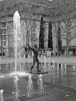 Estatua de Zeus en la plaza Montpellier, Francia