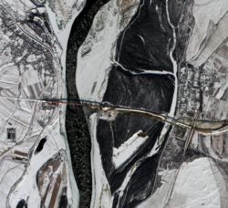 Most přes řeku Amur na snímku z 25. listopadu 2019, pořízeném družicí Sentinel-2