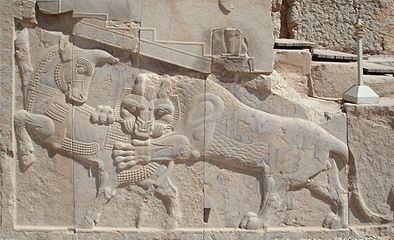 Nowruz, matala pintareliefi Persepoliissa, zarathustralainen kevätpäiväntasauksen symboli, jossa härkä kuvaa maata ja leijona aurinkoa