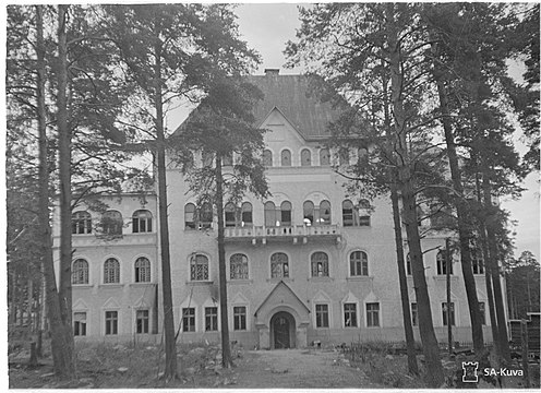 Здание бывшего военного училища в 1941 году