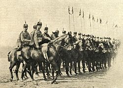 1913 год. Парад 3-му Елисаветградскому гусарскому полку в Петергофе.