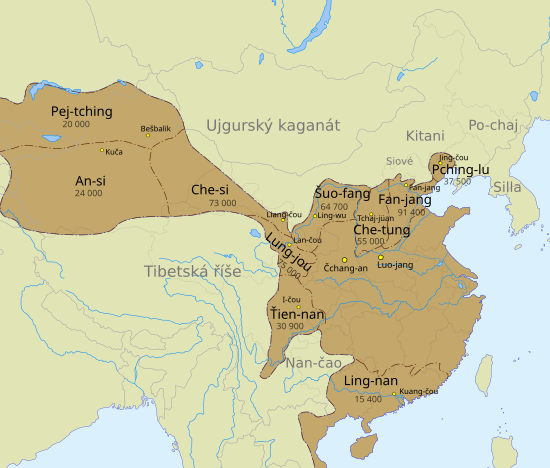mapa Číny v hranicích kolem roku 745 (to jest vlastní Čína + dnešní provincie Kan-su + dnešní Sin-ťiang až k Balchšskému jezeru), vyznačena hlavní města Čchang a Luo-jang a obvody, sídla a počet vojáků deseti pohraničních velitelství na severní, západní a jihozápadní hranici