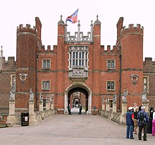 Istana Hampton Court di London