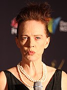 Judy Davis interprète Betsy.