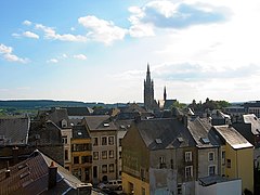 Arlon : toits de la ville et clocher de Saint-Martin.