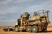 地雷処理ローラー装着車。2011年、アフガニスタンへの派遣車両。