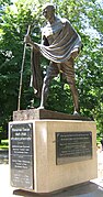 Almatı şeerinde yerleşken Mohandas Gandi eykeli