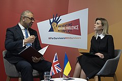 「紛争下の性的暴力防止イニシアティブ」に関する会議に出席（2022年11月28日、ロンドン）[32]