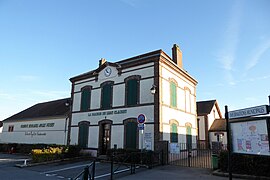 Groupe scolaire Jules Ferry et maison du Luat Clairet.