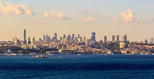 Un navire de croisière sur le Bosphore à Istanbul.