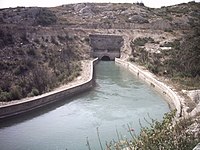 Entrée d'un tunnel, vue vers l'ouest depuis la route des Quatre-Termes (vallon du Berratin).