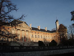 El castillo de Chambéry, sede del gobierno, recibió una nueva fachada, grandiosa, después de la anexión