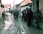 Soldati americani in perlustrazione a Mitrovica